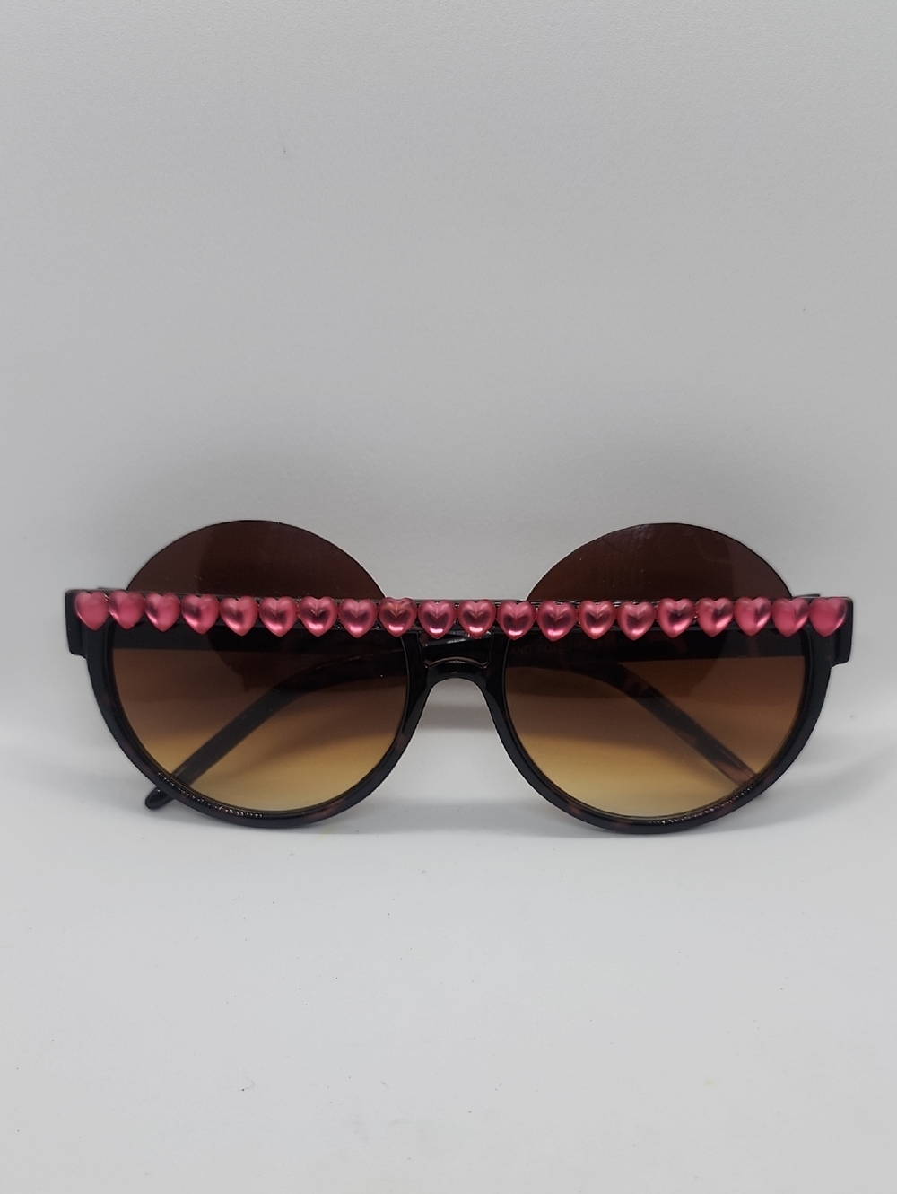 GASOLINE GLAMOUR PINK HEART OF GLASS PEEKABOO ROUND SUNGLASSES - Picture 4 of 5